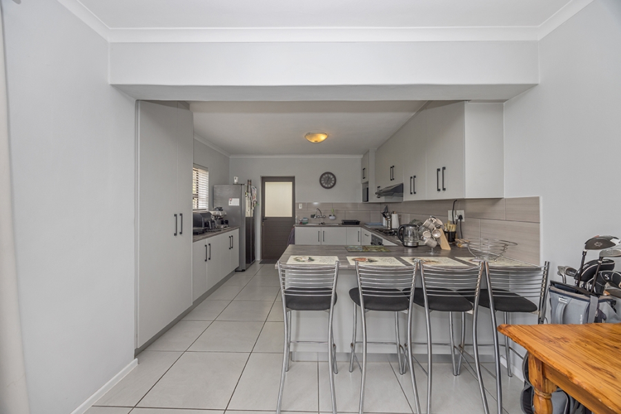 7 Bedroom Property for Sale in Sonstraal Western Cape